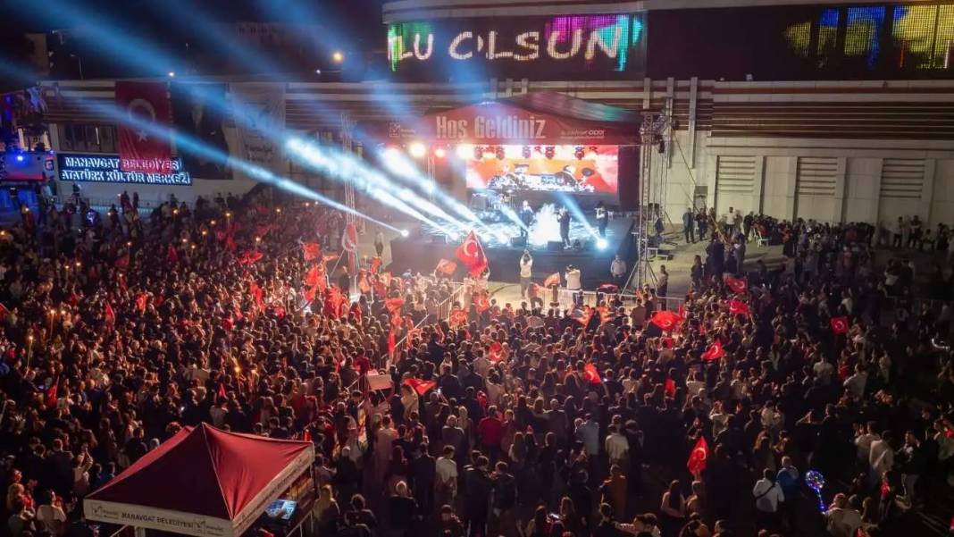 Manavgat’ta Cumhuriyet Kortejinin Ucu Bucağı Görünmedi! 5